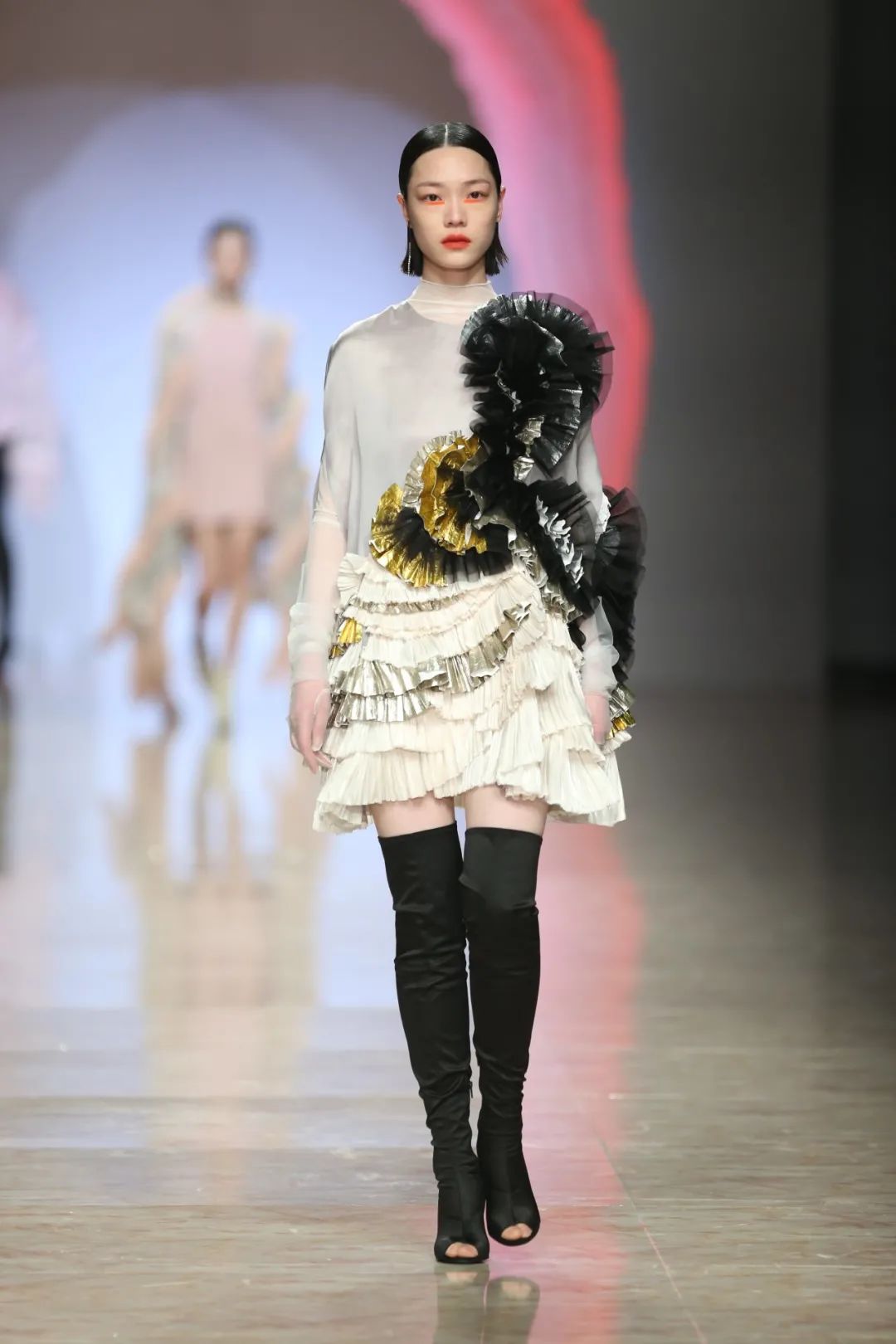 嫵WOO|诠释优雅气质，织就颈间风情