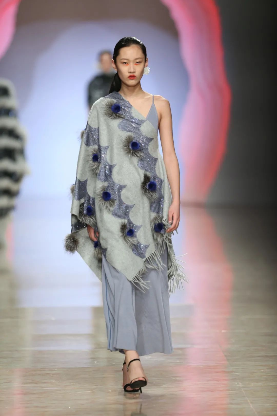 嫵WOO|诠释优雅气质，织就颈间风情