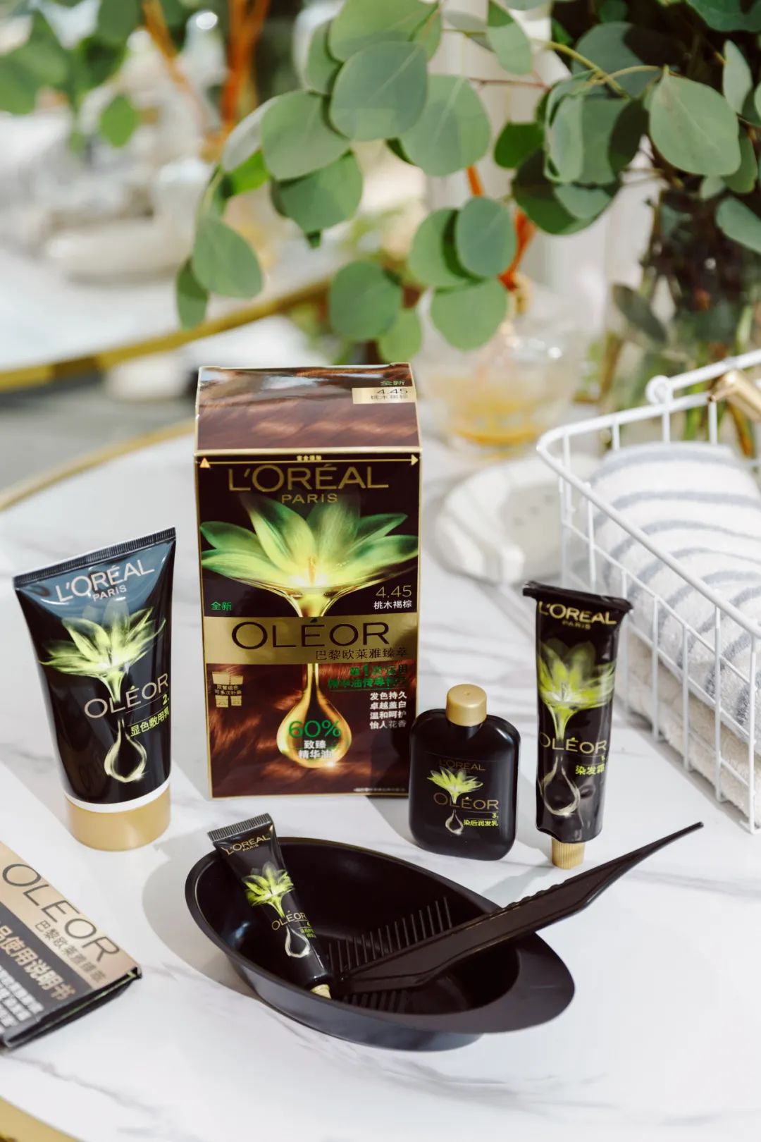 什么颜色发色显白又低调,染什么发色显白又好看又有气质