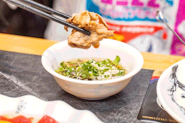 搞大事!这个购物中心用一张卡就能吃遍