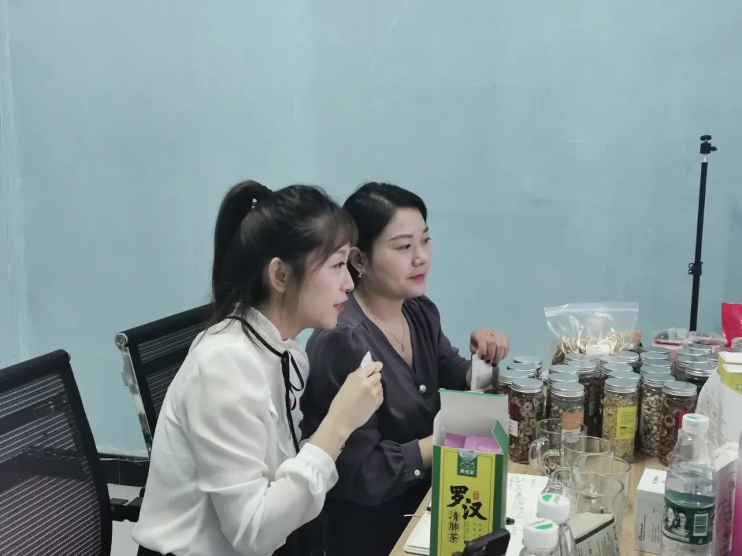 【青春助农】“网聚青力量助农促消费”—亭湖区黄尖镇品健花茶专场直播圆满收官！