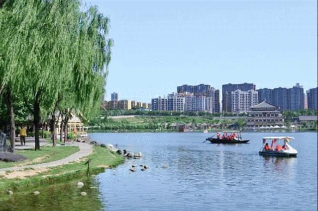 越夜越嗨丨顶级夜跑景区，给你成本最低的人鱼线！