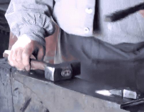 用小小的钉子做武器,钉子是怎么做出来