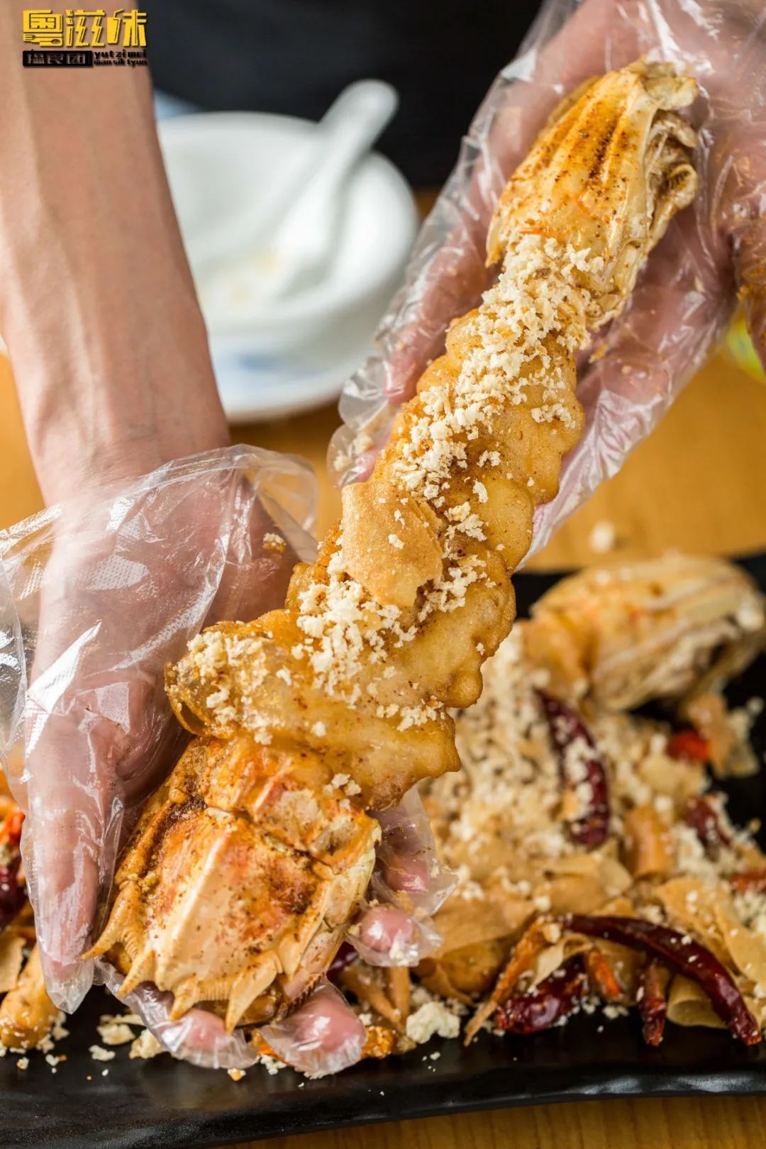 就为这①口，吃一只肥蟹比喝一杯奶茶还便宜