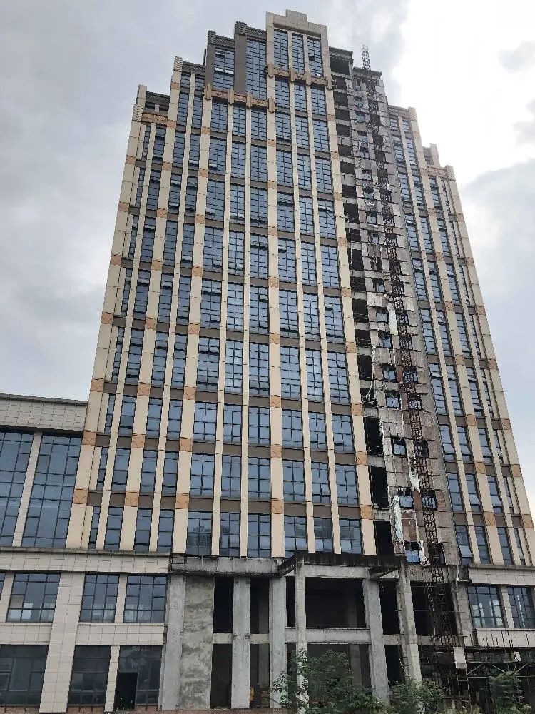 重庆龙门阵景区酒店2.2亿拍卖，两项资产已拍出，大型商业体待处置