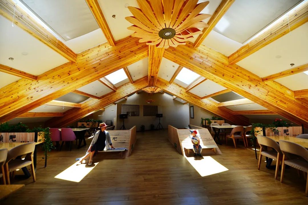 篮球场绿茵场,虹口足球场附近有篮球场