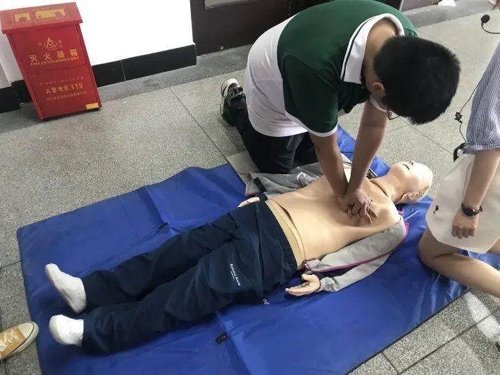 浙江杭州西湖区救人,杭州高三学生救人