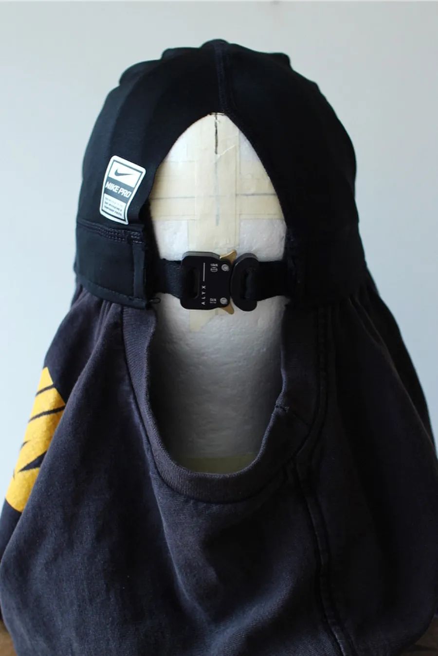 连吴赫都偏爱的「面具」,原来早就成为时装秀场的常客