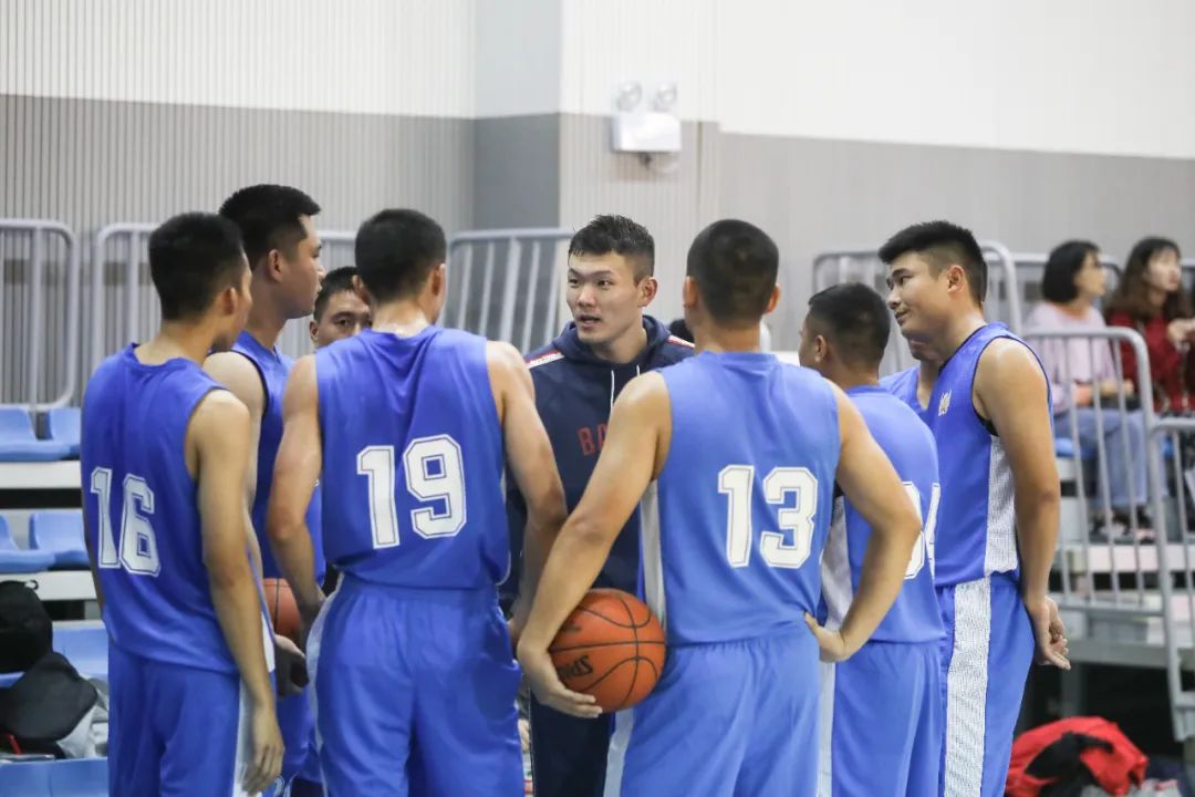 篮球有关的美文,有关篮球与青春的诗