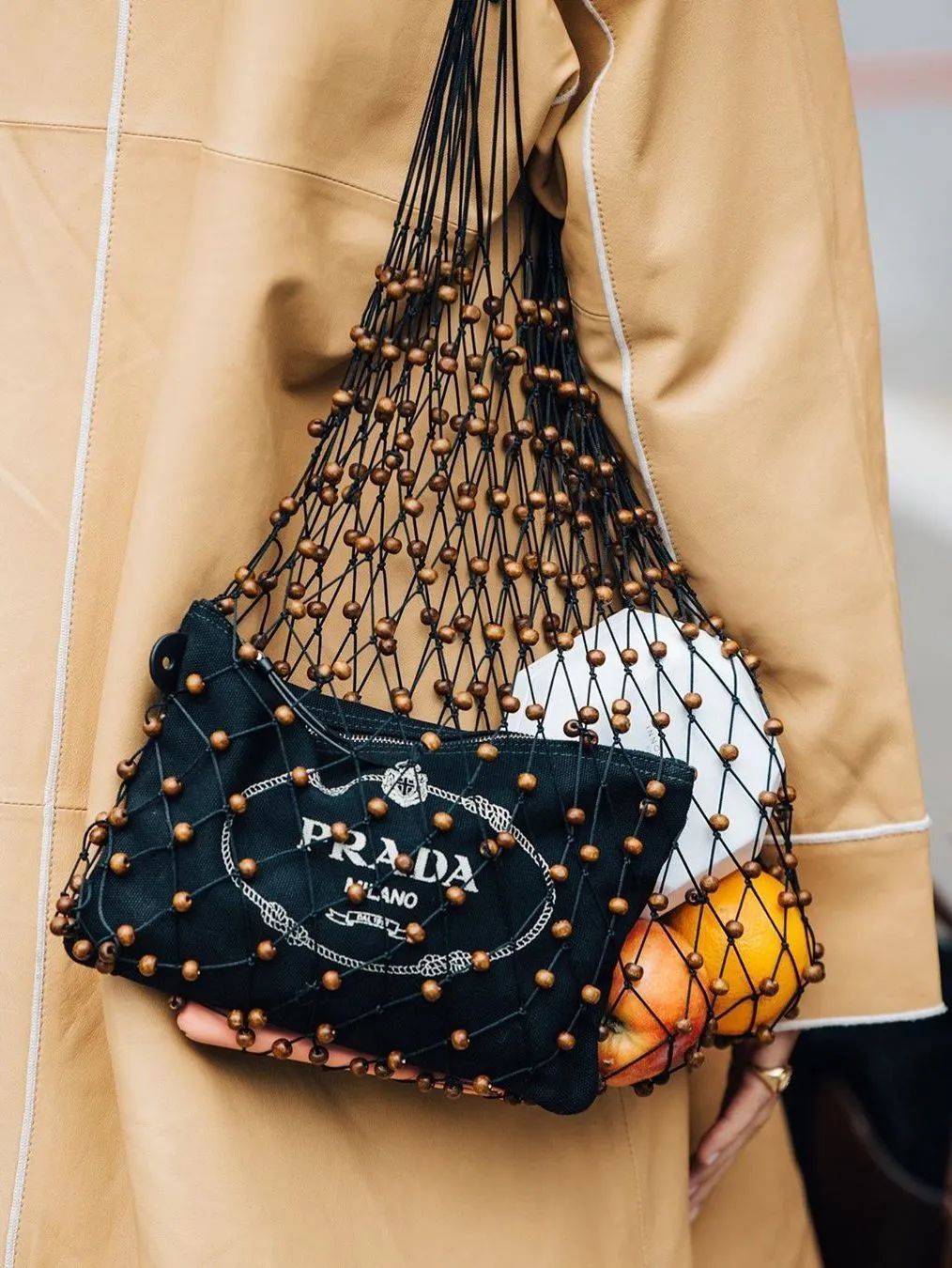 三天打鱼两天晒网｜八戒的珍珠汗衫又在时尚圈翻红了