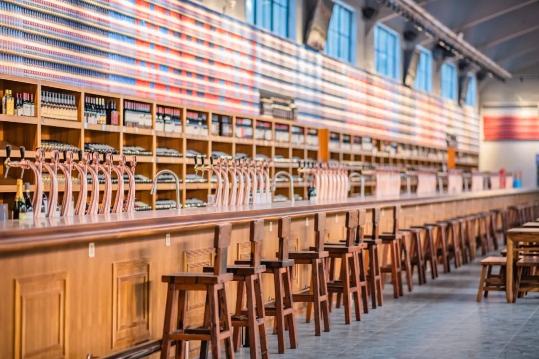 篮球场绿茵场,虹口足球场附近有篮球场