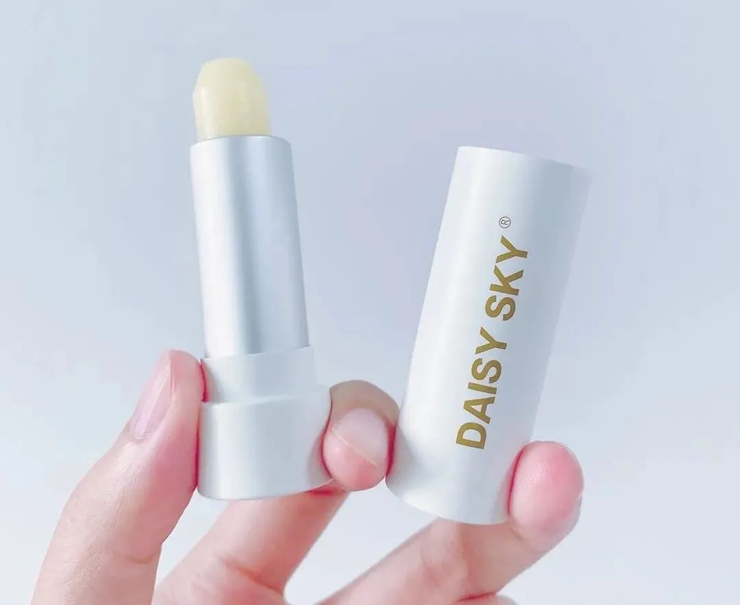 不合格的润唇膏致癌,唇膏选不对有致癌风险