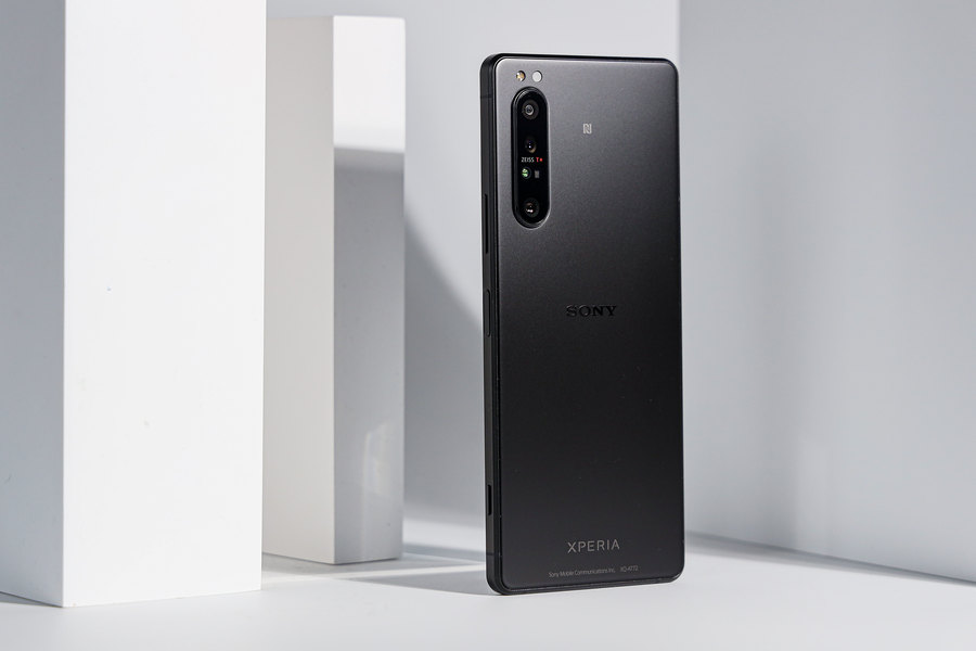 索尼xperia1iii对比苹果13promax,外观与索尼xperia1iv相似的手机