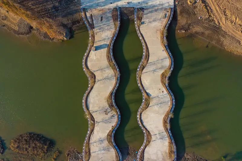 【提示】两棵“大树”迎宾！花博园主入口大门钢结构吊装完成