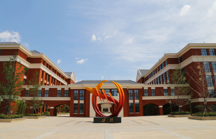 努力让孩子过上更好的生活,努力是为了给孩子更好的教育