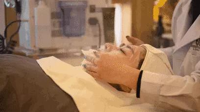 痘痘挤出黄水还是血水,痘痘挤出来的白色乳浆是什么