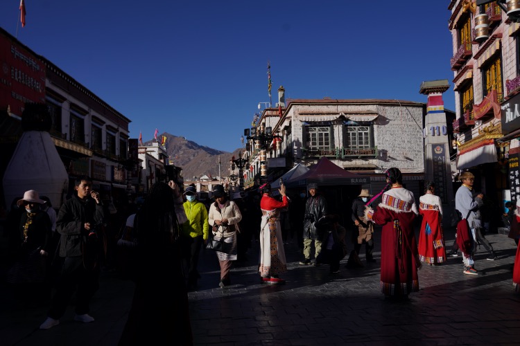 拉萨：丁真最想去的城市冬天是怎样的？