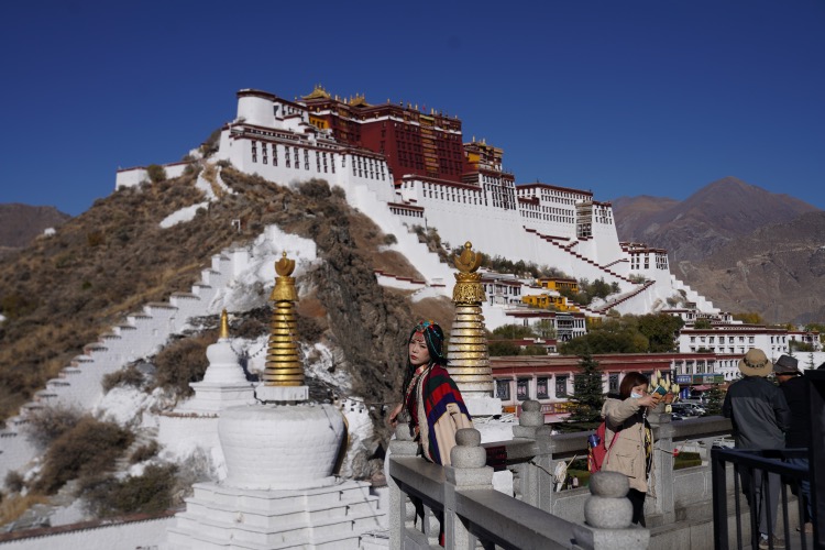 拉萨：丁真最想去的城市冬天是怎样的？