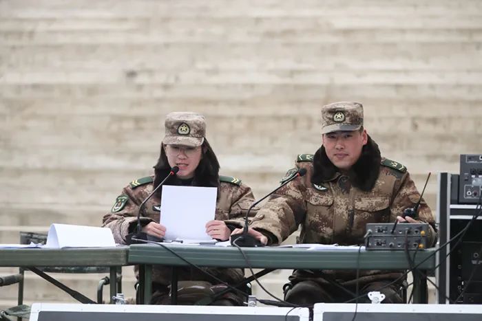 寒风中的他们完整版,寒风中他们一直在坚守