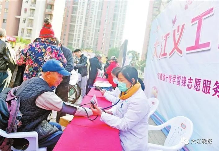 昨天晚上这里太热闹了,今天这里真热闹