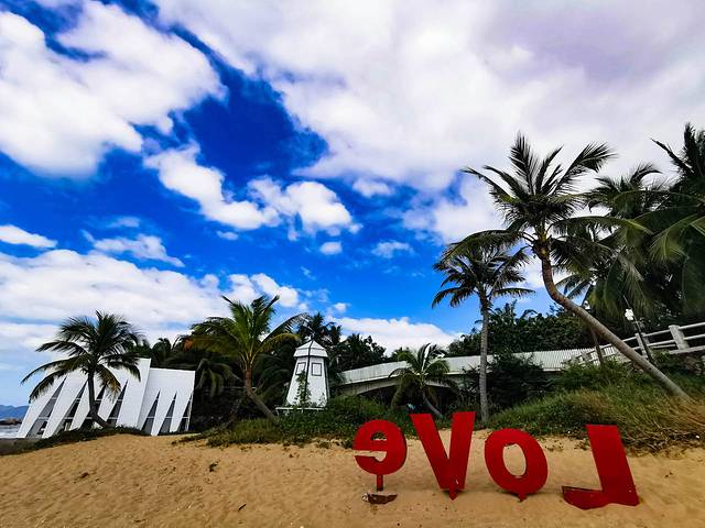 三亚海棠湾吃住攻略,三亚亚龙湾天下第一湾攻略