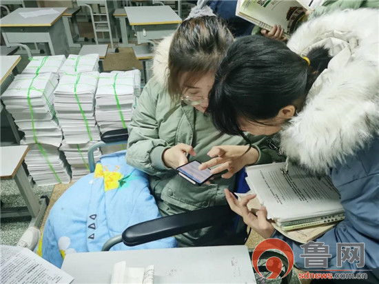 淄博六中“90后”班主任王新蕾：坐着轮椅守护学生