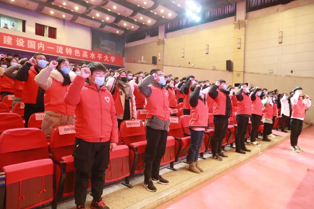 参加反诈宣传筑牢青年防线焦作反诈青年志愿者联盟成立