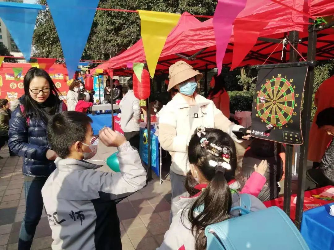 “中西合璧”小集市，徐家汇这场“迎新嘉年华”年味足