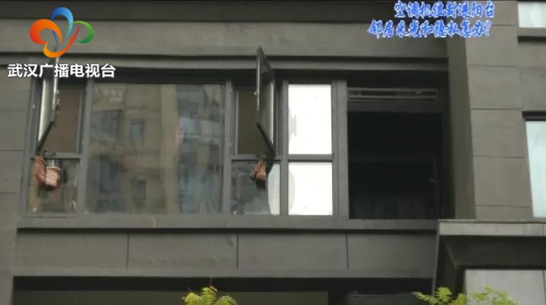 阳台空调机位物业不让封怎样办,空调机位封进室内违法吗