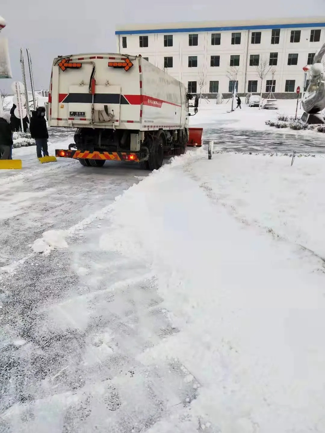 八角电厂迎战暴风雪“雪窝”里奋斗出“暖流”歌