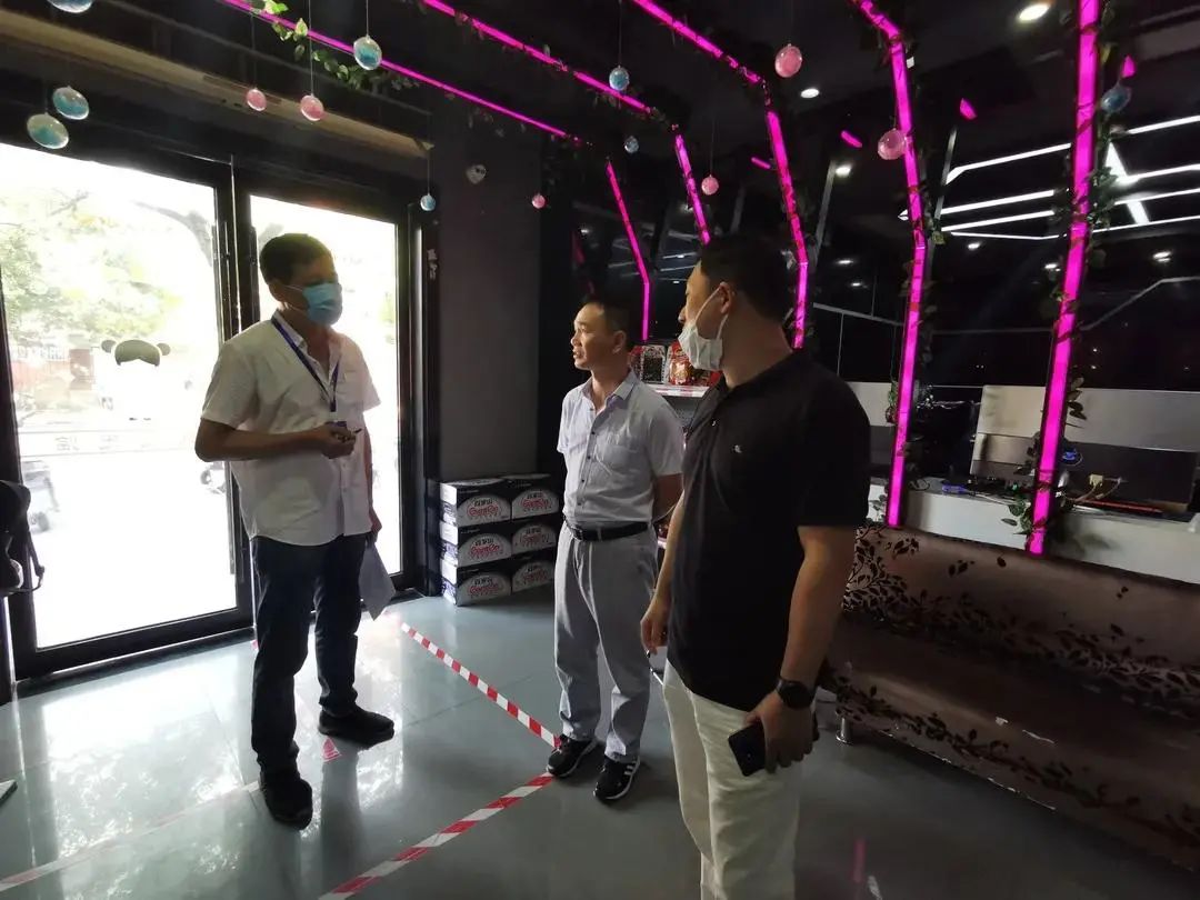 15平多功能书房兼客房一体,城市书房各有特色