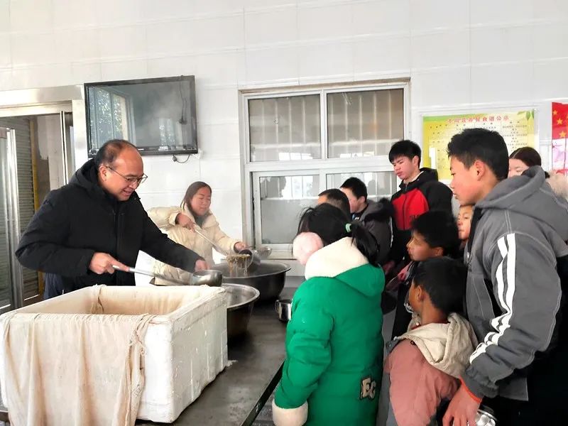 为了“暖起来”这件事儿，他们秀出了“十八般武艺”……