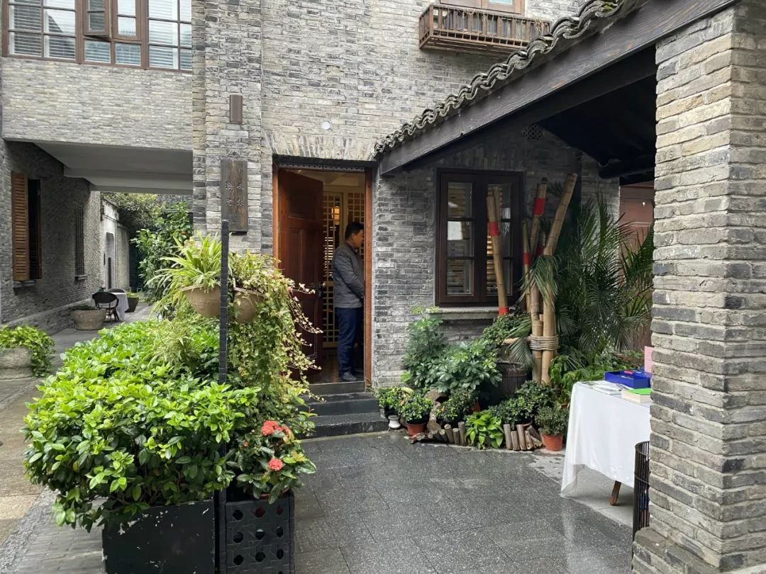 杭州湖边邨酒店怎么订便宜,西湖边住宿酒店哪个好