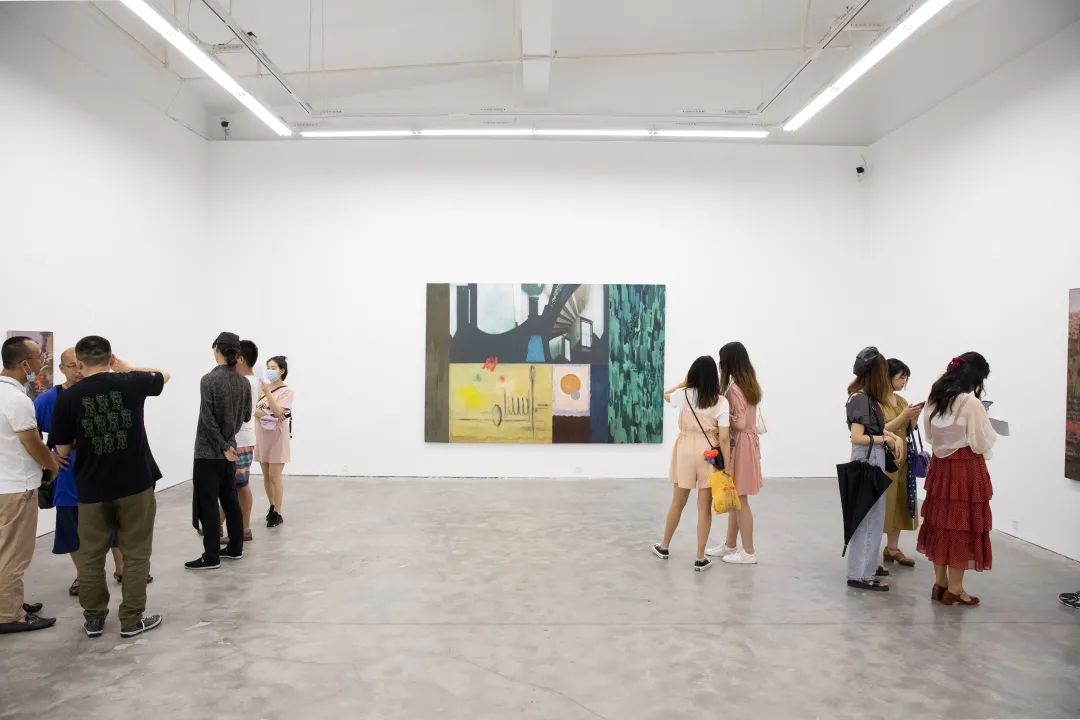 你家楼下的免费展览空间，晒着暖烘烘的太阳散步去吧