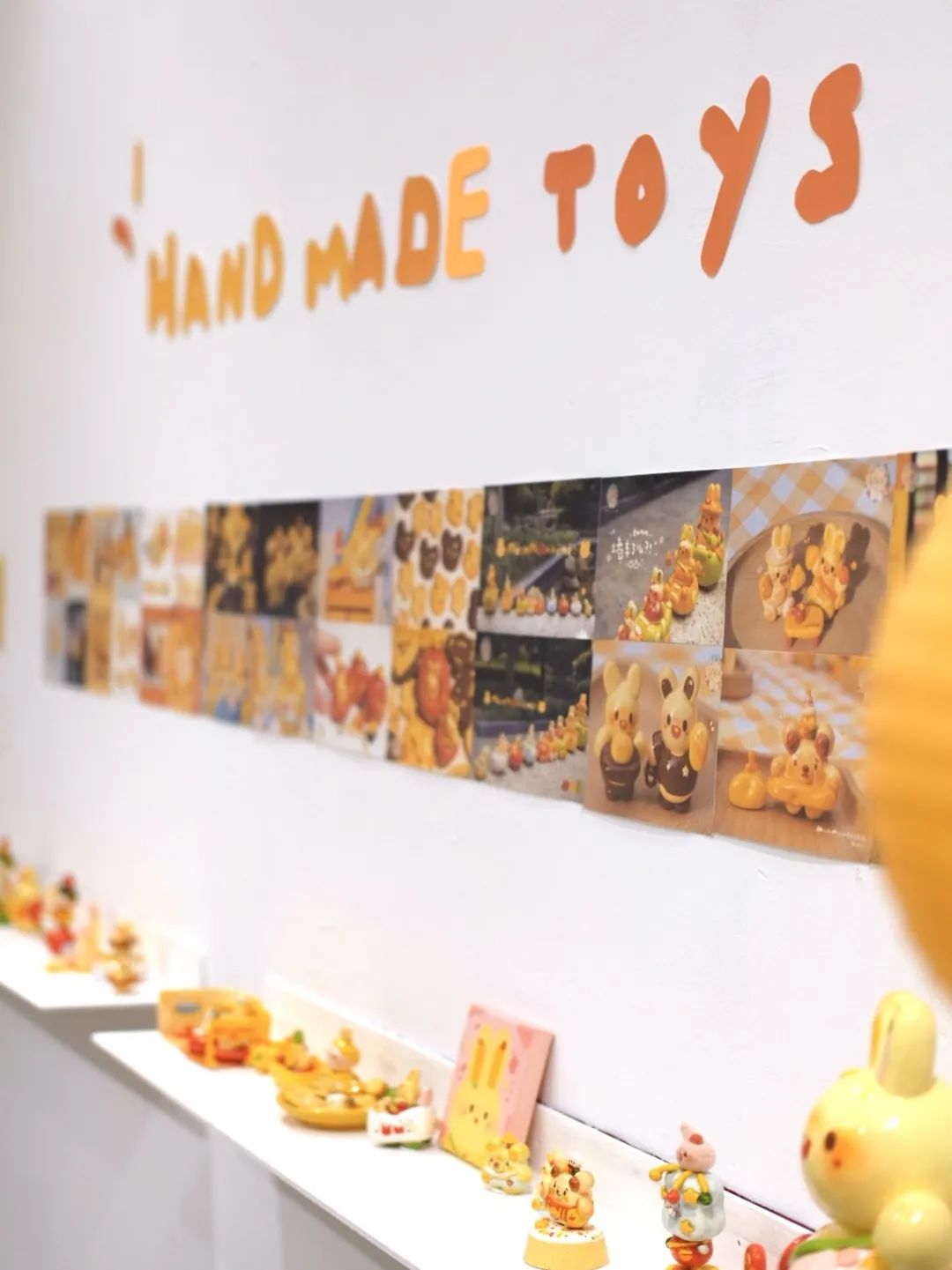 你家楼下的免费展览空间，晒着暖烘烘的太阳散步去吧