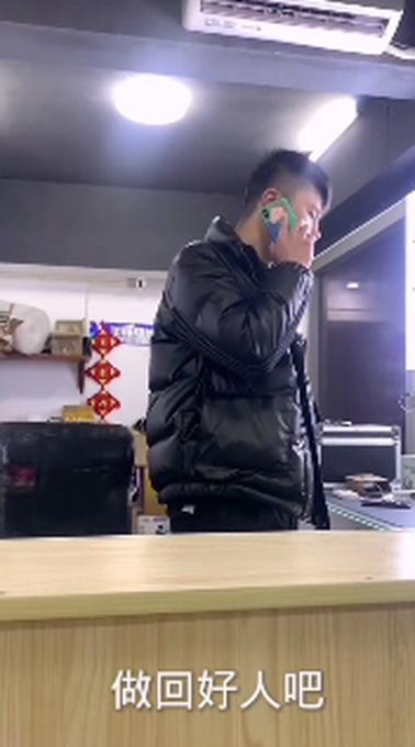 “做回好人吧”，店主拒绝给捡到的手机刷机，网友狂赞