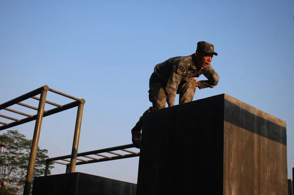 70年代部队生活视频,中俄边境部队真实生活