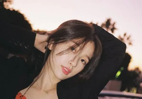 邓紫棋以前穿皮裤的造型,邓紫棋穿粉皮裤的照片