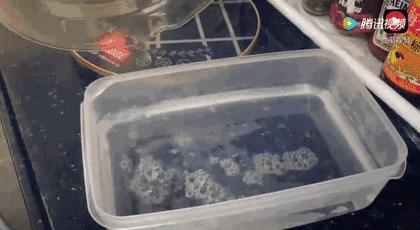 冰箱胶条发霉拆下来用什么泡,冰箱的胶条发霉难清洗教你一绝招