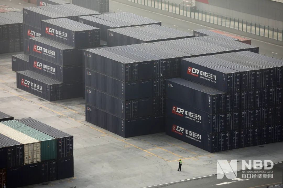 最新集装箱海运费,海运费涨价集装箱就卖得快吗