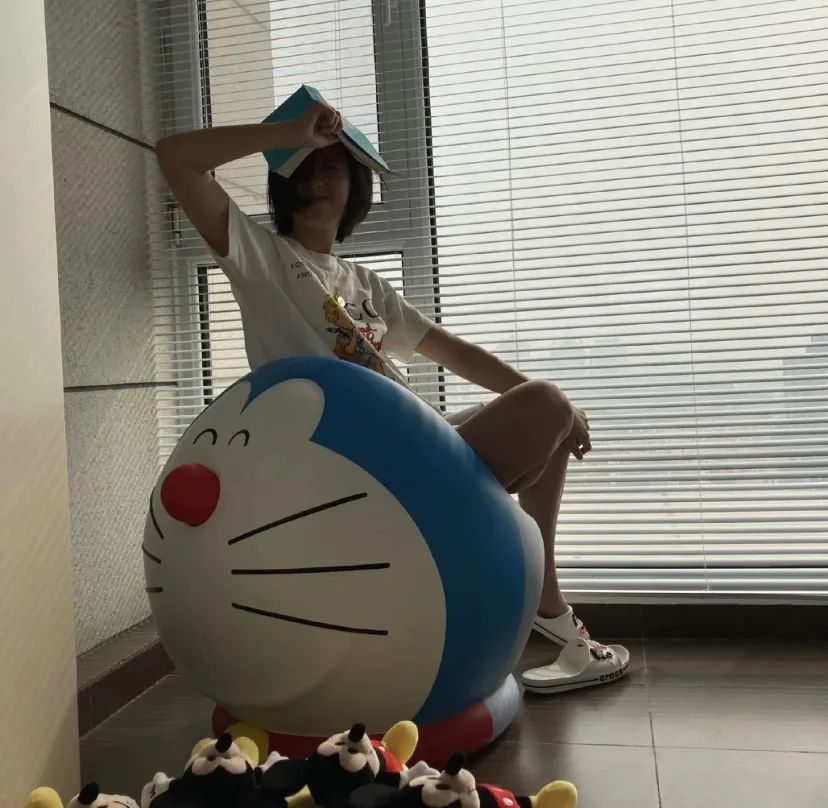 白百何坎肩卫衣,白百何ootd穿搭