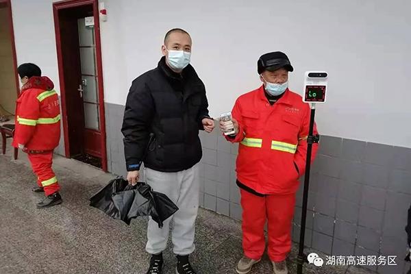 春运一线旅途中这些画面暖心,春运出行路上湖南交通人暖心守护