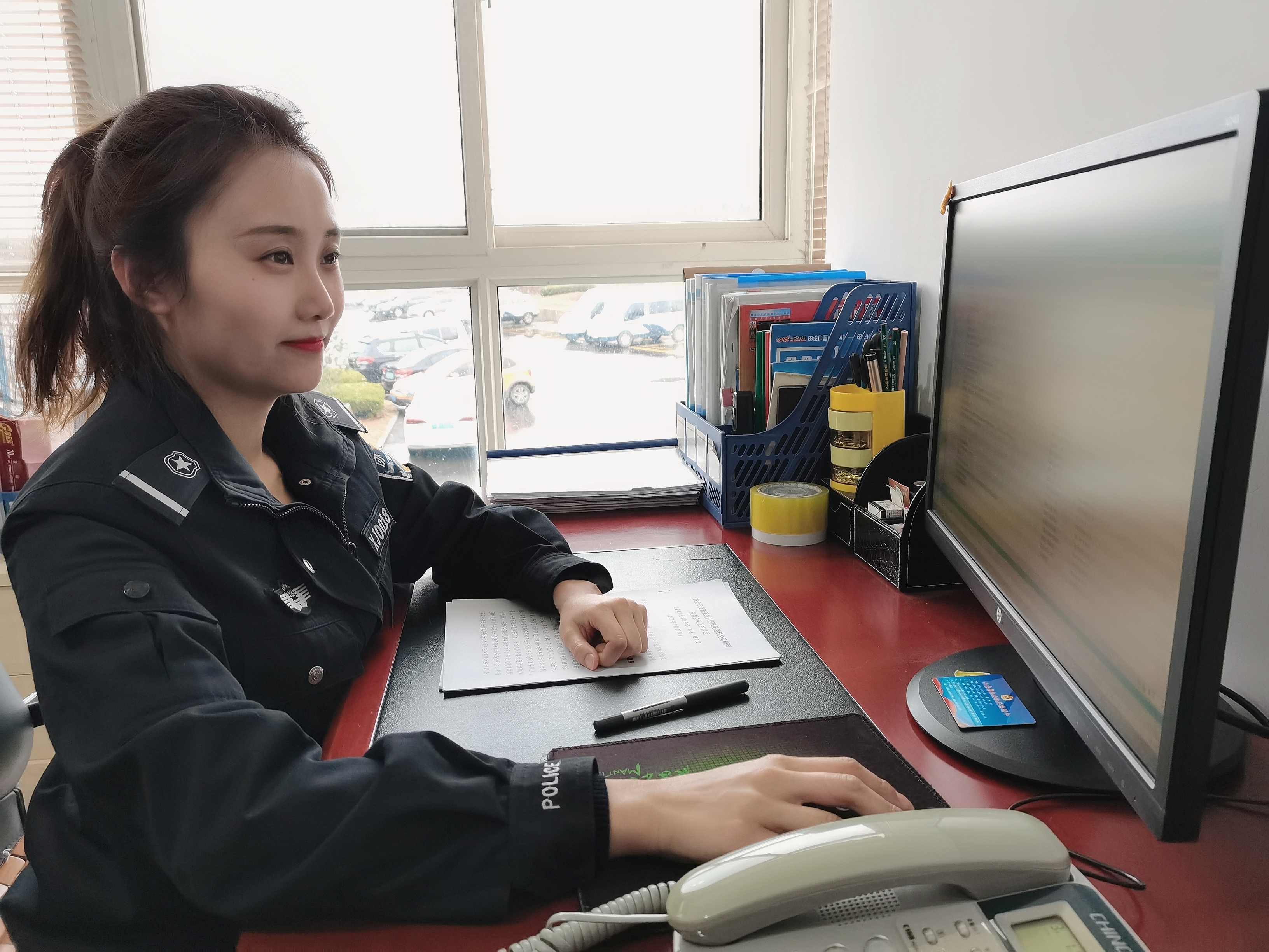 公安交警三八节女民警事迹 (青岛最美交警女警)