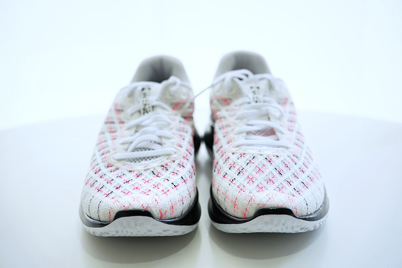 UAFLOWVelocitiWind开箱：一双没有“外底”的跑鞋是什么样的