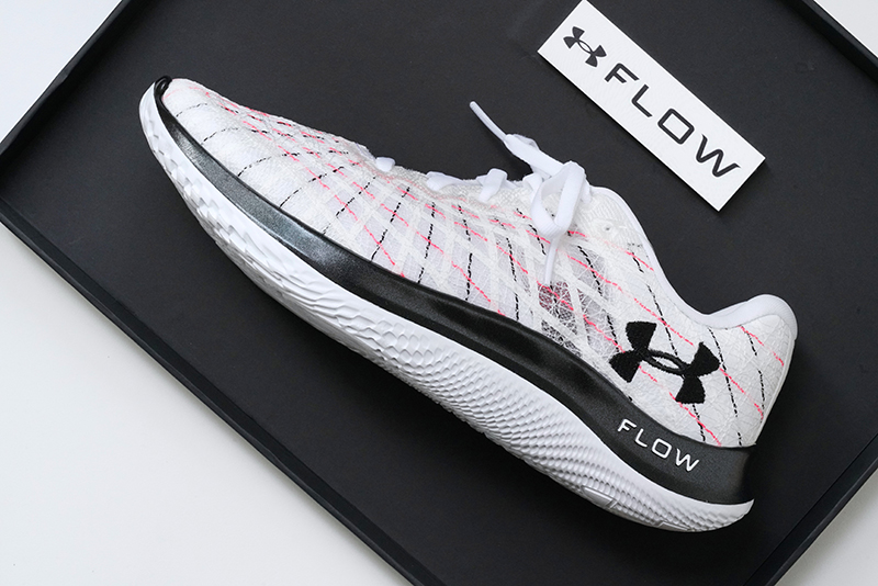 UAFLOWVelocitiWind开箱：一双没有“外底”的跑鞋是什么样的