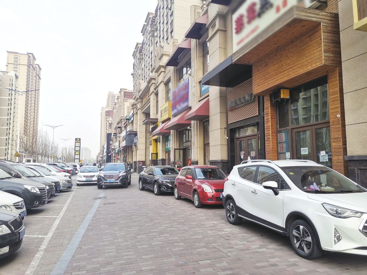 万达停车被罚,万达门口堵车不