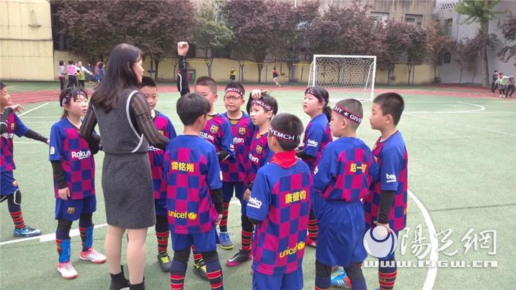长安镇小学生足球比赛,小学首届校园足球联赛简讯