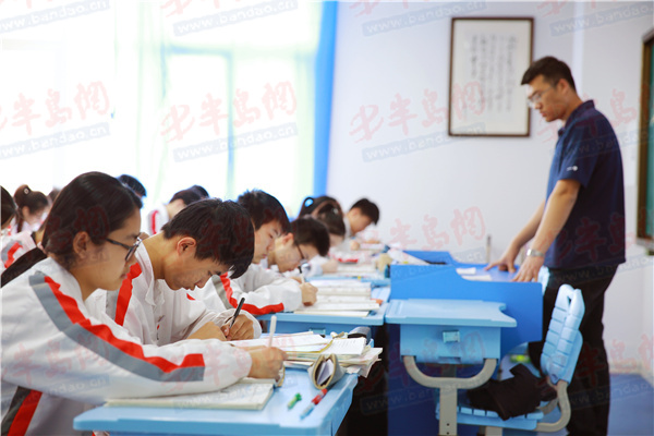 作为一名教育工作者,这位妈妈这样评价超银高中