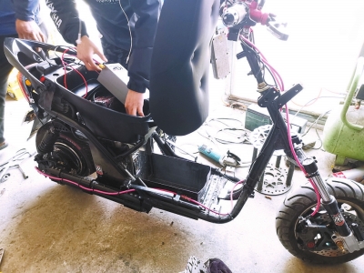 生死时速!拼改装电动车竟能跑百码郑州将加强监督检查