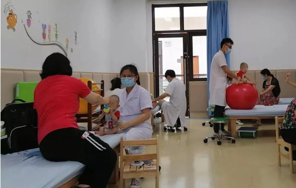 男孩因白血病两次经历骨髓移植,男孩因白血病再次经历骨髓移植